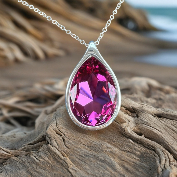 Handcrafted necklace with Swarovski crystal and chain - Picture 2 of 3